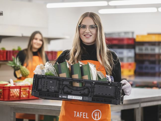 Lebensmittelausgabe bei der Tafel