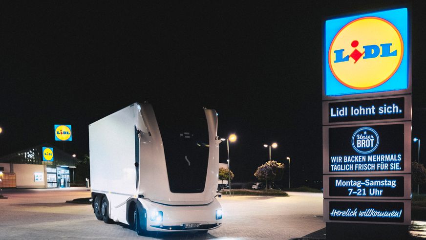 Premiere im deutschen Lebensmitteleinzelhandel: Lidl und Einride bringen E-LKW mit autonomer Fahrfunktion auf öffentliche Straßen