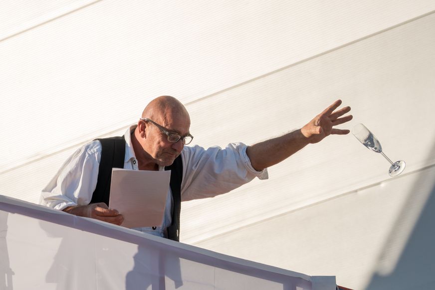 Polier Karl Heinz Neubauer spricht Richtspruch für neuen Standort in Kirchheim