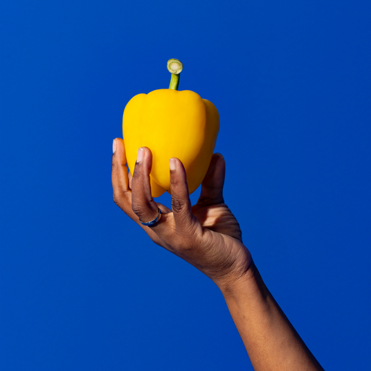 Main tenant une pomme
