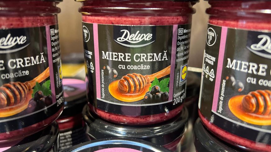 Lidl produce la Vaslui, sub marca proprie Deluxe, un produs inovator: mierea cremă cu fructe