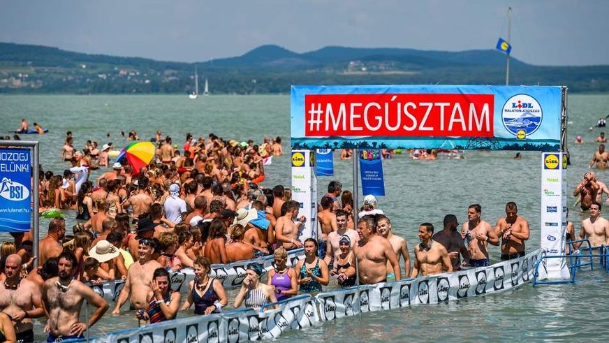 Balaton-átúszás