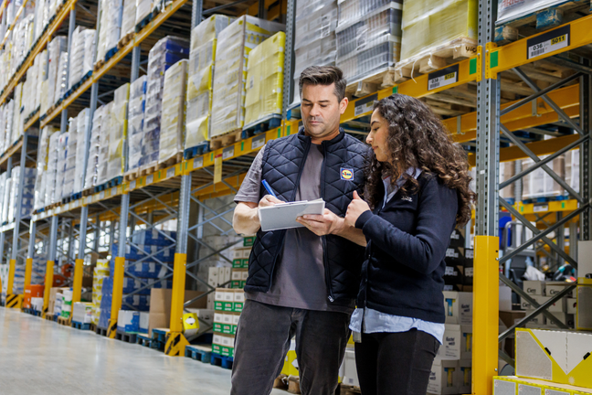 salariés en plateforme logistique