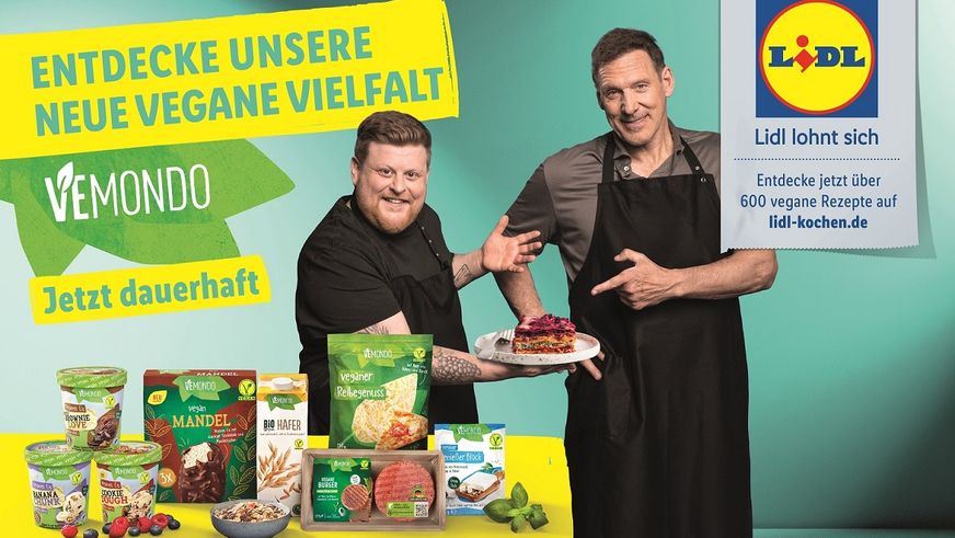 Mit der Marketingkampagne zur Eigenmarke "Vemondo" inspiriert Lidl ab 6. September in Print, Online, TV und Radio zum Ausprobieren von veganen Alternativprodukten und wird dabei von Schauspieler Ralf Moeller und Star-Koch Timo Franke unterstützt. | Foto: Lidl