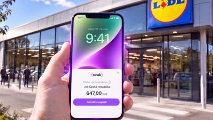 APlikace Cvak v mobilu před prodejnou Lidl