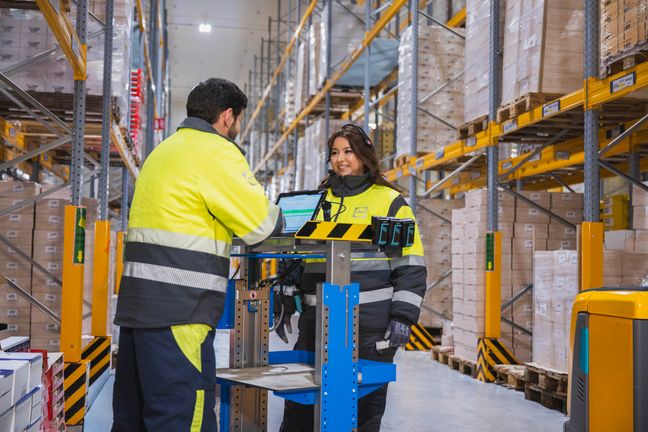 salariés Lidl en plateforme logistique