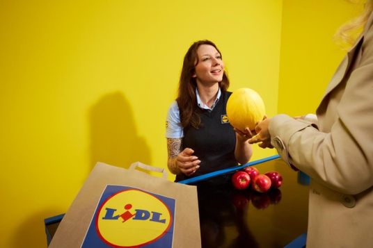 Lidl Mitarbeiterin