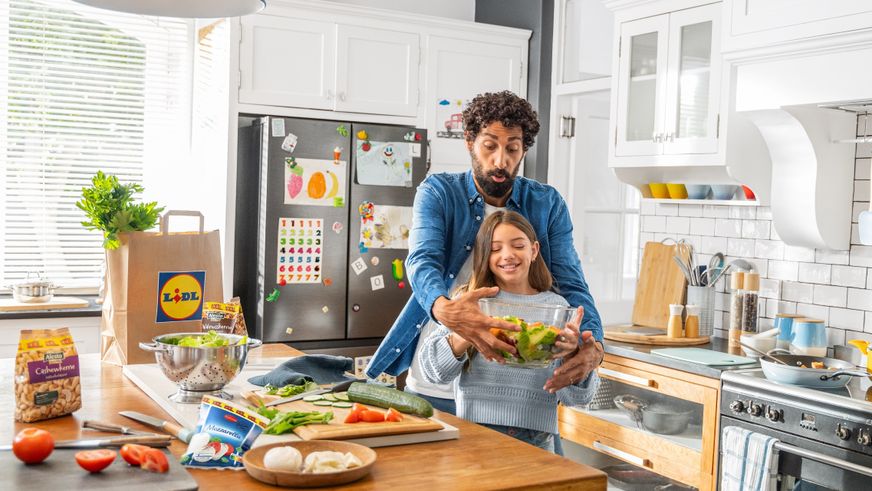 „Offizieller Partner deines Lebens“: Lidl in Deutschland startet ganzjährige 360-Grad-Kampagne