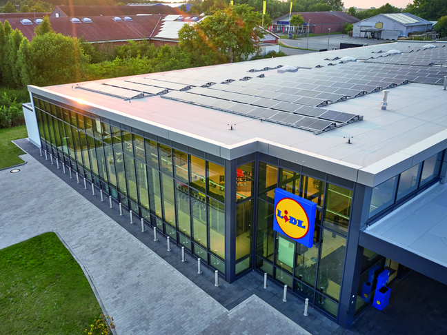 Střecha s fotovoltaickými panely