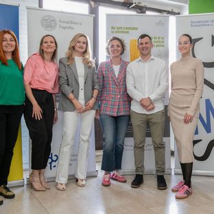 Predstavnici Lidla, udruge Celivita, PBF-a i Studentskog zbora poziraju ispred službenih banera na edukativnom događaju.
