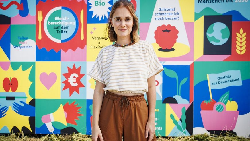 Content Creatorin Marie Johnson hinterfragt in der fünften Staffel, wie Lidl seine Kunden zu gesunder und nachhaltiger Ernährung befähigt