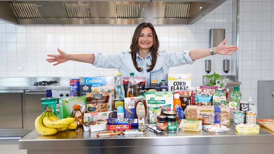 #LäuftBeiLidl geht in Staffel 2: Influencerin Foodnewsgermany geht dem Mythos Eigenmarken auf den Grund | Foto: Lidl
