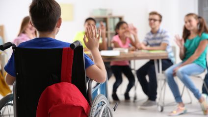 Kinder Rollstuhl Schule