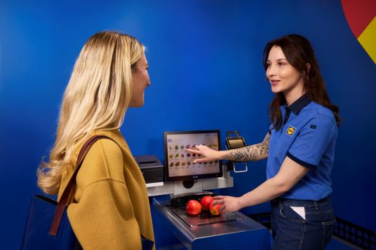 Cliente na caixa do LIDL