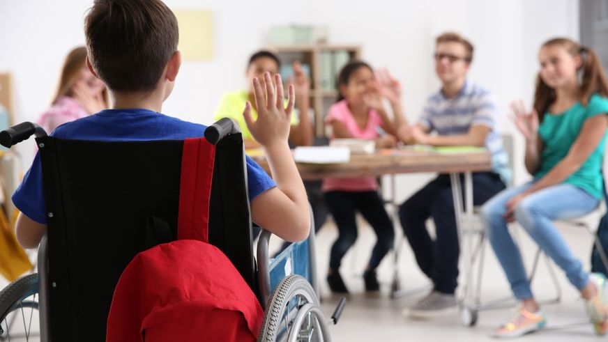 Kinder Rollstuhl Schule