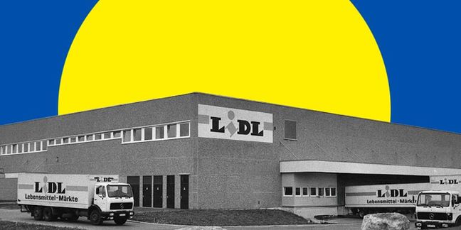 Arhivska fotografija retro Lidl skladišta i kamiona u stiliziranom žuto-plavom okviru.
